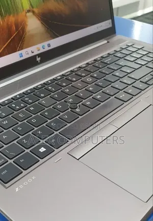 New Laptop HP ZBook Firefly G8 16GB Intel Core i7 SSD 512GB