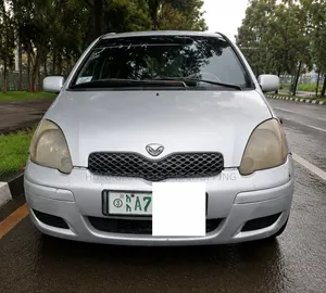Toyota Vitz 2003 Silver