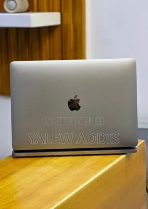 New Laptop Apple MacBook Pro 2019 16GB Intel Core i5 SSD 512GB