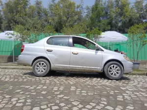 Toyota Platz 2001 Silver