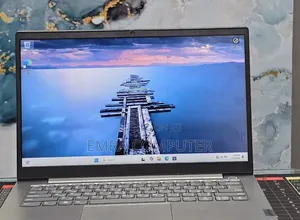New Laptop Lenovo 8GB Intel Core i5 SSD 512GB