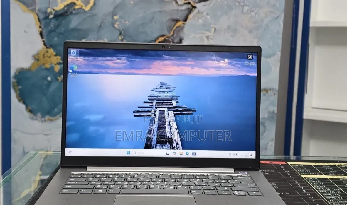 New Laptop Lenovo 8GB Intel Core i5 SSD 512GB