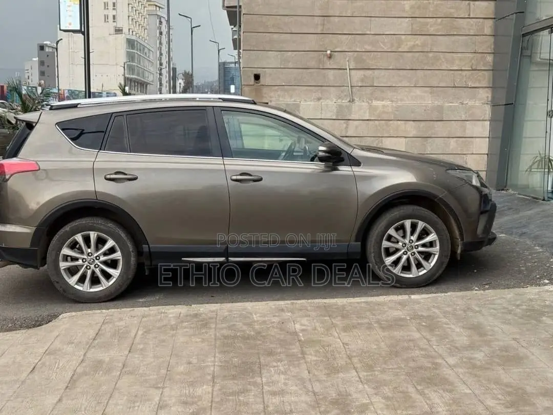 Toyota RAV4 2016 Gold