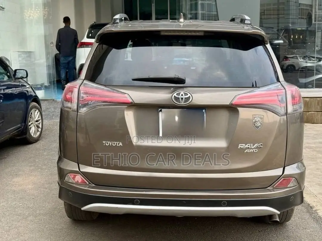 Toyota RAV4 2016 Gold