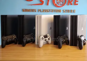 PlayStation 4 Pro – 1 Original Joystick
‎