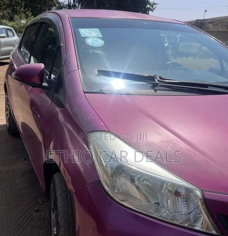 Toyota Yaris 2012 Pink