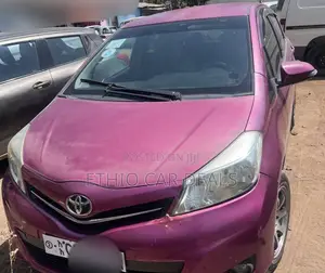 Toyota Yaris 2012 Pink