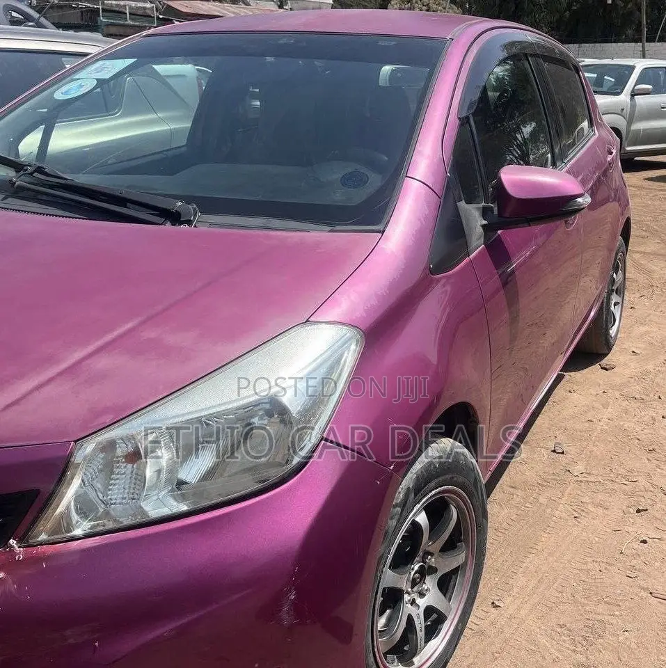 Toyota Yaris 2012 Pink