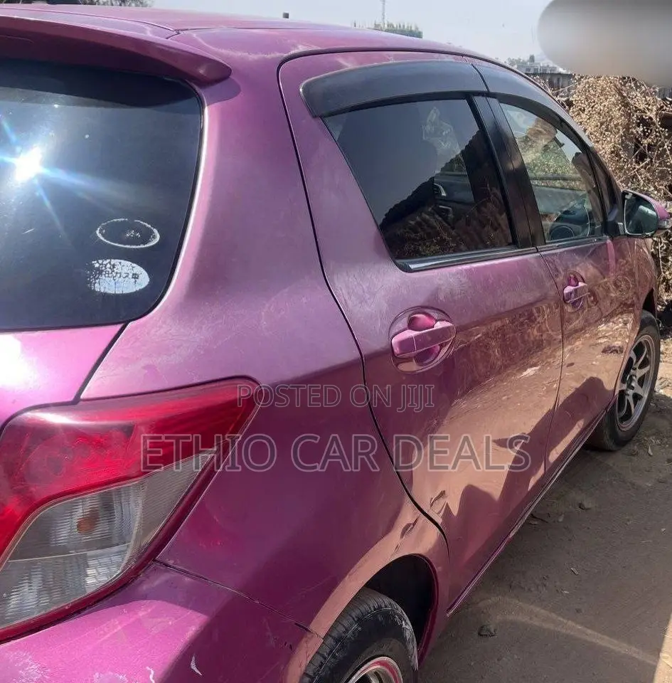 Toyota Yaris 2012 Pink