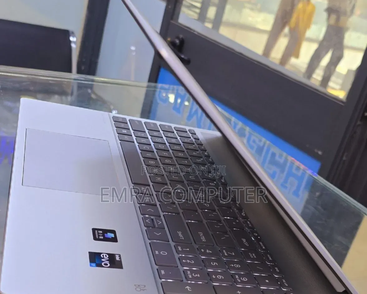 New Laptop HP 16GB Intel Core i7 SSD 1T