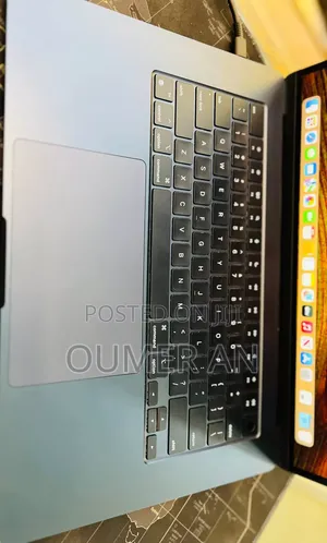 New Laptop Apple MacBook Air 2024 M3 8GB Apple M3 SSD 256GB