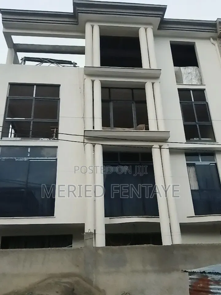 8bdrm House in Bole for sale