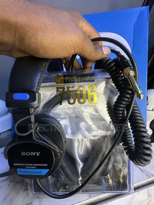 Sony MDR-7506 Professional Wired Stereo Headphones – Studio Monitor