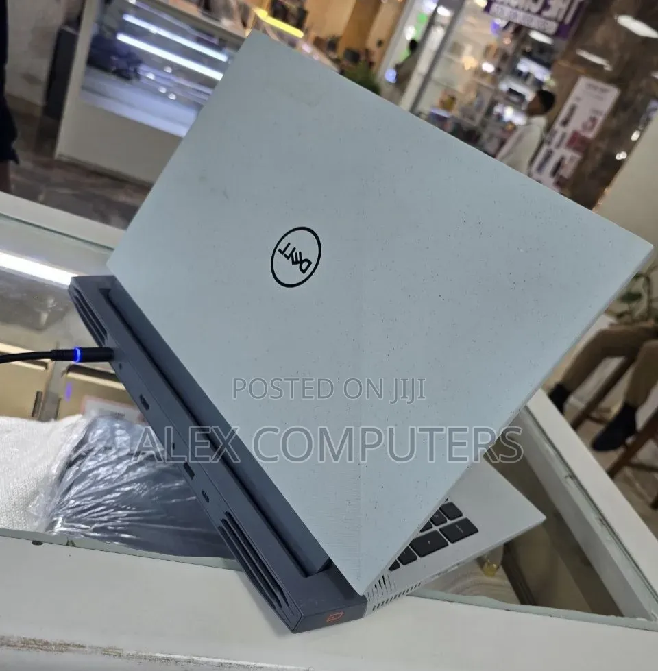 New Laptop Dell G15 5511 16GB Intel Core i7 SSD 512GB