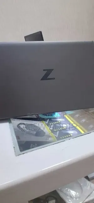New Laptop HP ZBook Firefly G8 16GB Intel Core i7 SSD 512GB
