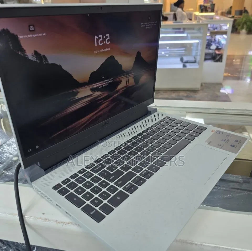 New Laptop Dell G15 5511 16GB Intel Core i7 SSD 512GB