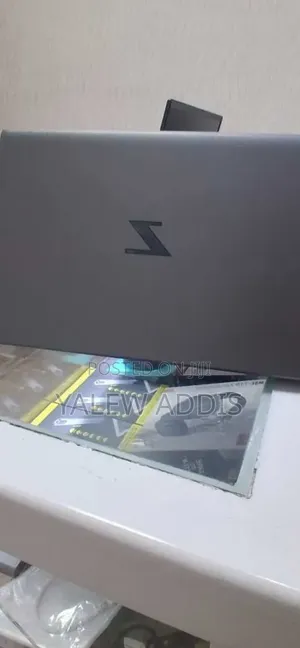 New Laptop HP ZBook Firefly G8 16GB Intel Core i7 SSD 512GB