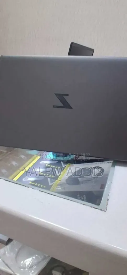 New Laptop HP ZBook Firefly G8 16GB Intel Core i7 SSD 512GB
