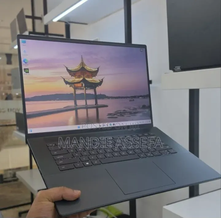 New Laptop Dell Inspiron 15 16GB Intel Core i7 SSD 512GB