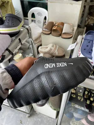 Nike Mind 001