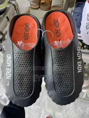 Nike Mind 001