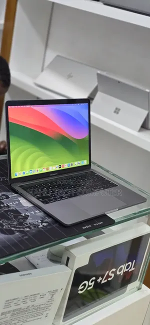 New Laptop Apple MacBook Pro 2020 8GB Apple M1 SSD 256GB