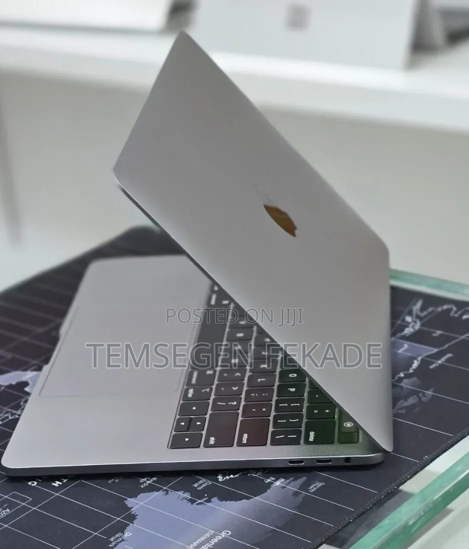 New Laptop Apple MacBook Pro 2021 M1 8GB Apple M1 Pro SSD 256GB