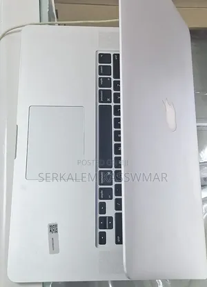 New Laptop Apple MacBook Pro 16GB Intel Core i7 SSD 256GB