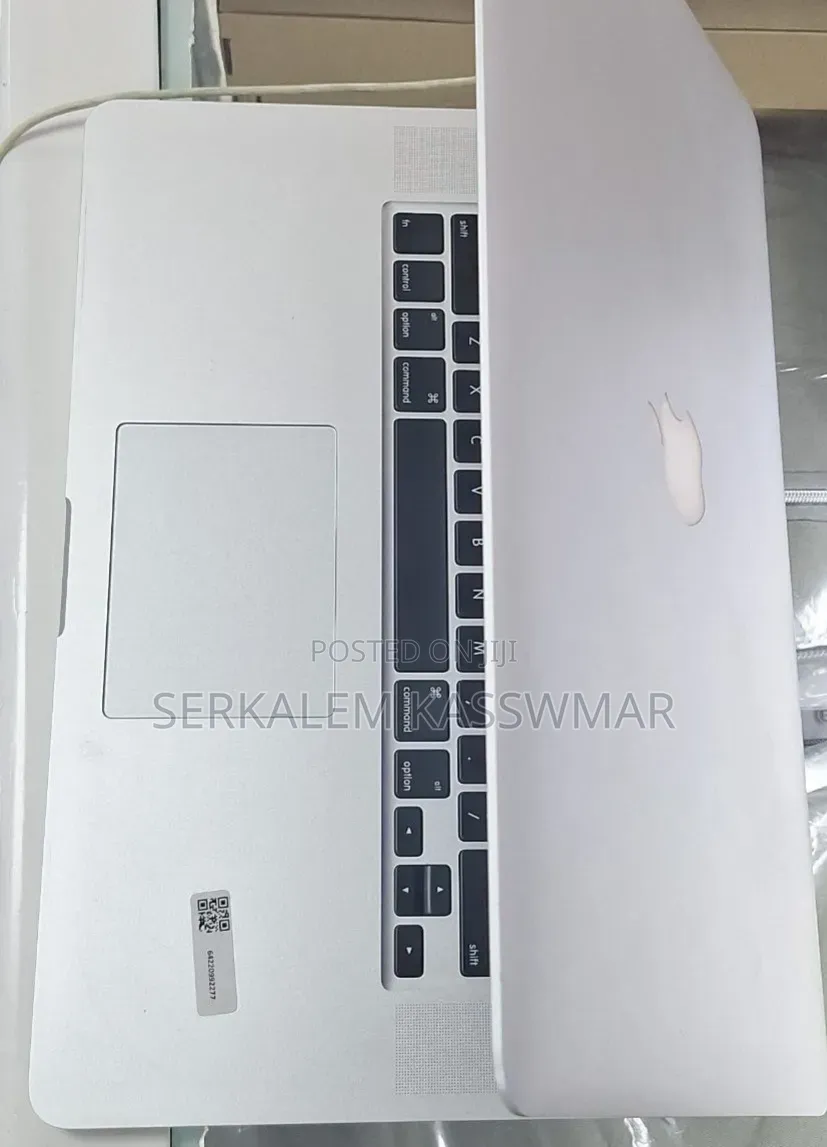 New Laptop Apple MacBook Pro 16GB Intel Core i7 SSD 256GB