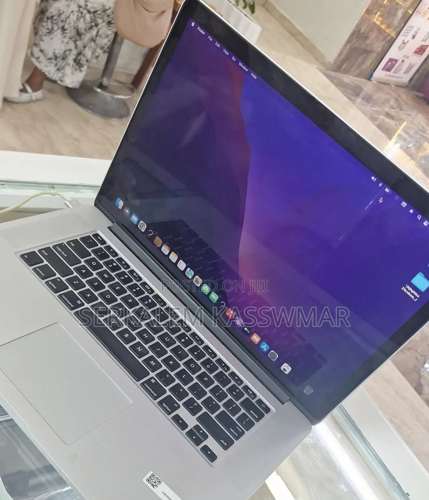 New Laptop Apple MacBook Pro 16GB Intel Core i7 SSD 256GB