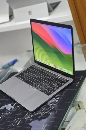 New Laptop Apple MacBook Pro 2020 M1 8GB Apple M1 Pro SSD 256GB