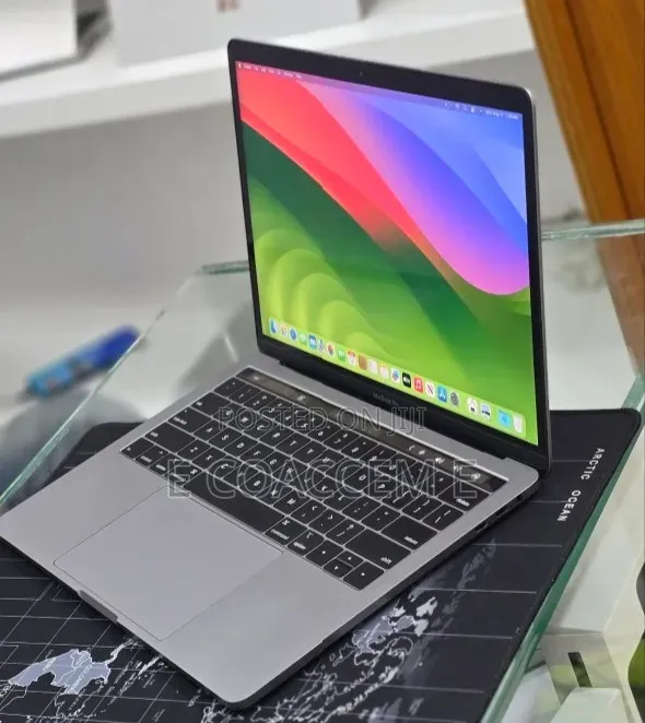 New Laptop Apple MacBook 8GB SSD 256GB