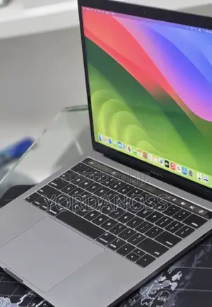 New Laptop Apple MacBook Pro 2020 M1 8GB Apple M1 Pro SSD 256GB