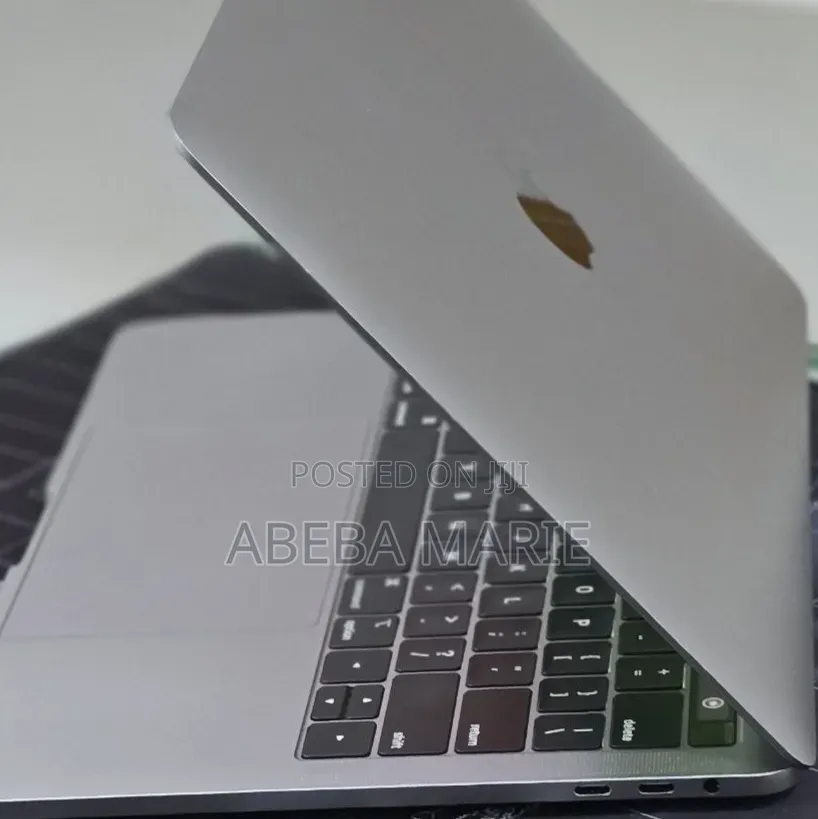 New Laptop Apple MacBook Pro 2020 8GB Apple M1 SSD 256GB
