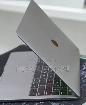New Laptop Apple MacBook Pro 2020 8GB Apple M1 SSD 256GB
