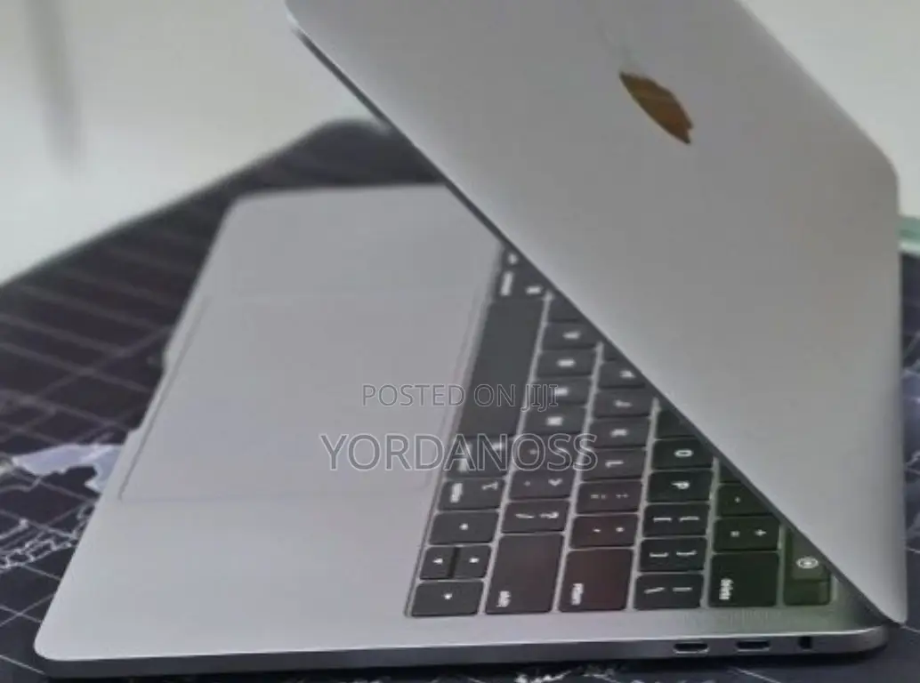 New Laptop Apple MacBook Pro 2020 M1 8GB Apple M1 SSD 256GB