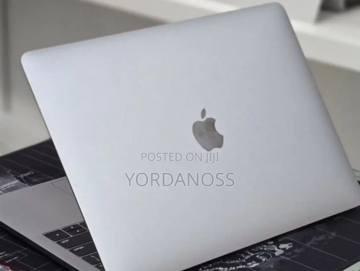 New Laptop Apple MacBook Pro 2020 M1 8GB Apple M1 SSD 256GB