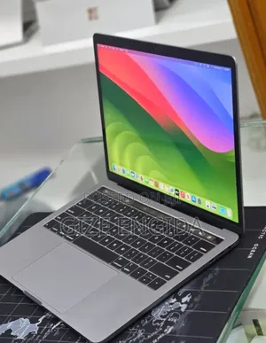 New Laptop Apple MacBook Pro 2020 M1 8GB Apple M1 SSD 256GB