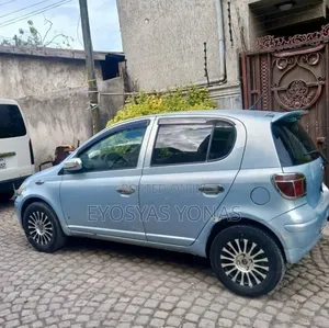 Toyota Vitz 2004 Blue