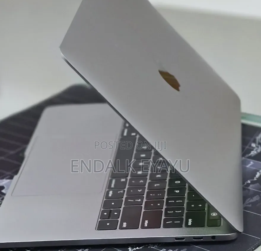 New Laptop Apple MacBook Pro 2020 M1 8GB Apple M1 Pro SSD 256GB