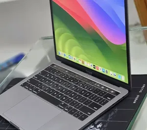 New Laptop Apple MacBook Pro 2020 M1 8GB Apple M1 Pro SSD 256GB