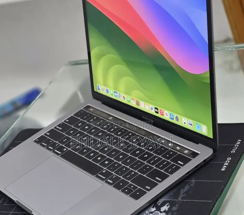 New Laptop Apple MacBook Pro 2020 M1 8GB Apple M1 Pro SSD 256GB