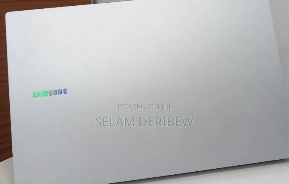 New Laptop Samsung Galaxy Book4 8GB Intel Core i5 SSD 512GB