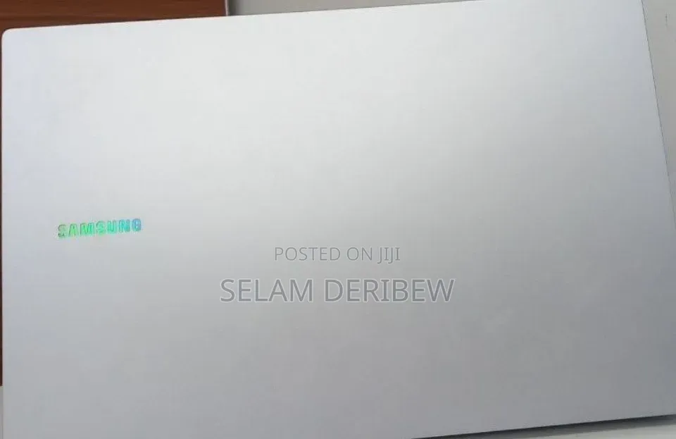 New Laptop Samsung Galaxy Book4 8GB Intel Core i5 SSD 512GB