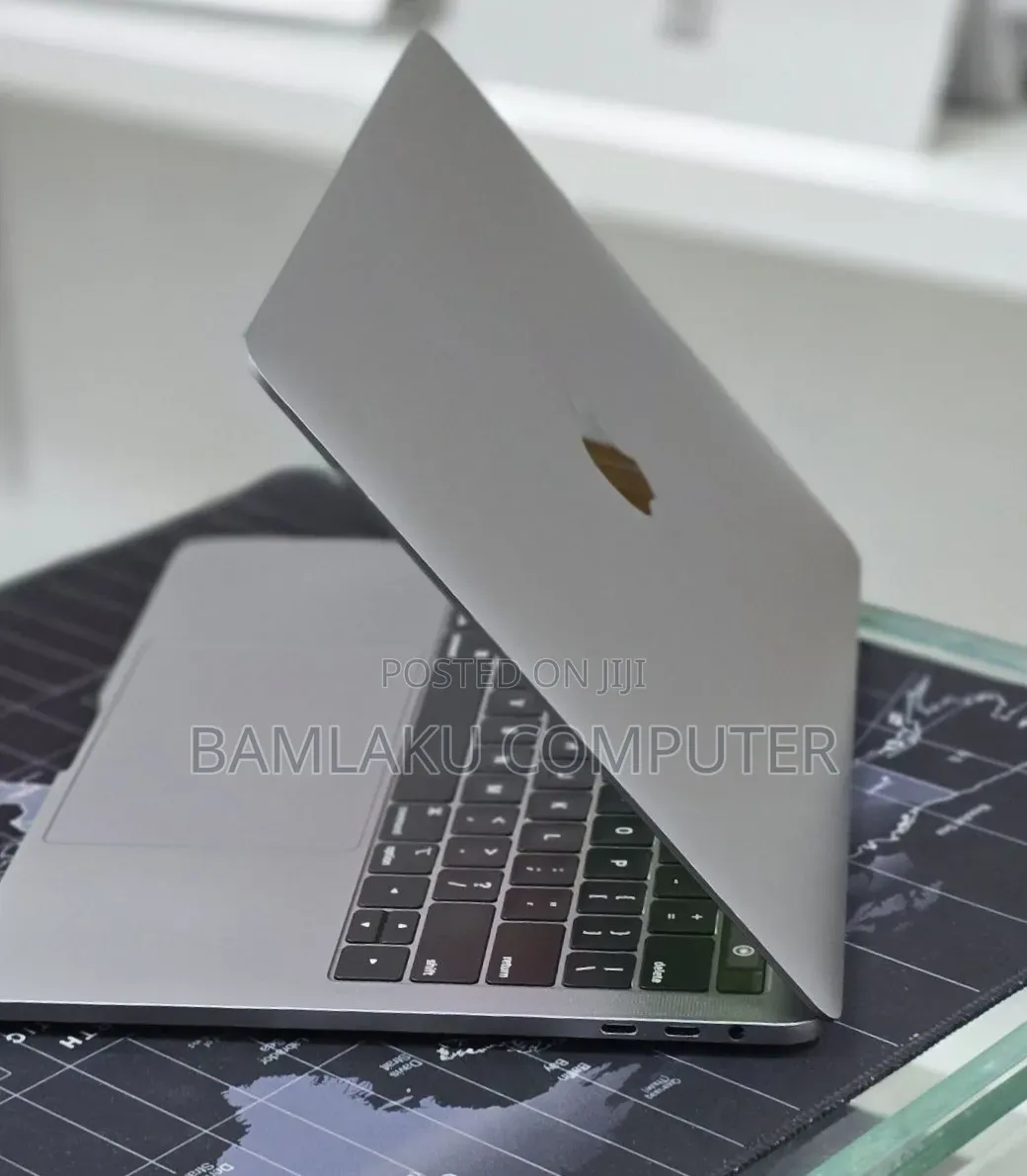 New Laptop Apple MacBook Pro 2020 M1 8GB Apple M1 SSD 256GB