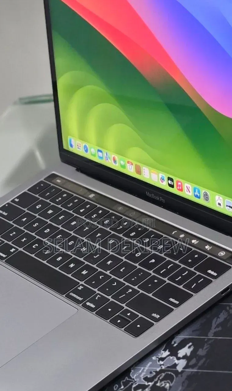 New Laptop Apple MacBook Pro 2020 8GB Apple M1 Pro SSD 256GB