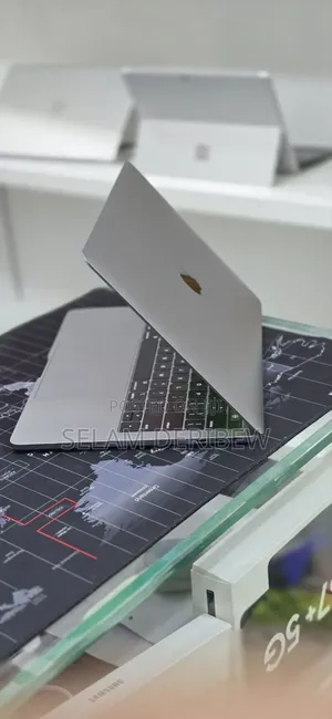 New Laptop Apple MacBook Pro 2020 8GB Apple M1 Pro SSD 256GB