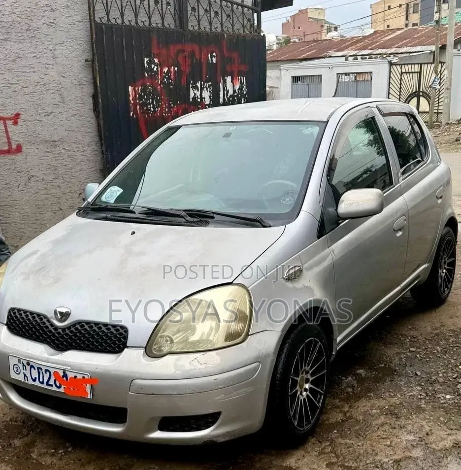Toyota Vitz 2004 Silver
