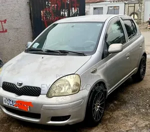Toyota Vitz 2004 Silver