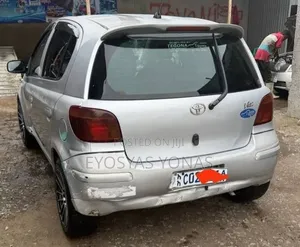 Toyota Vitz 2004 Silver